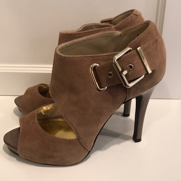 Nine West open toe buckle heel, size 7 - Picture 3 of 6